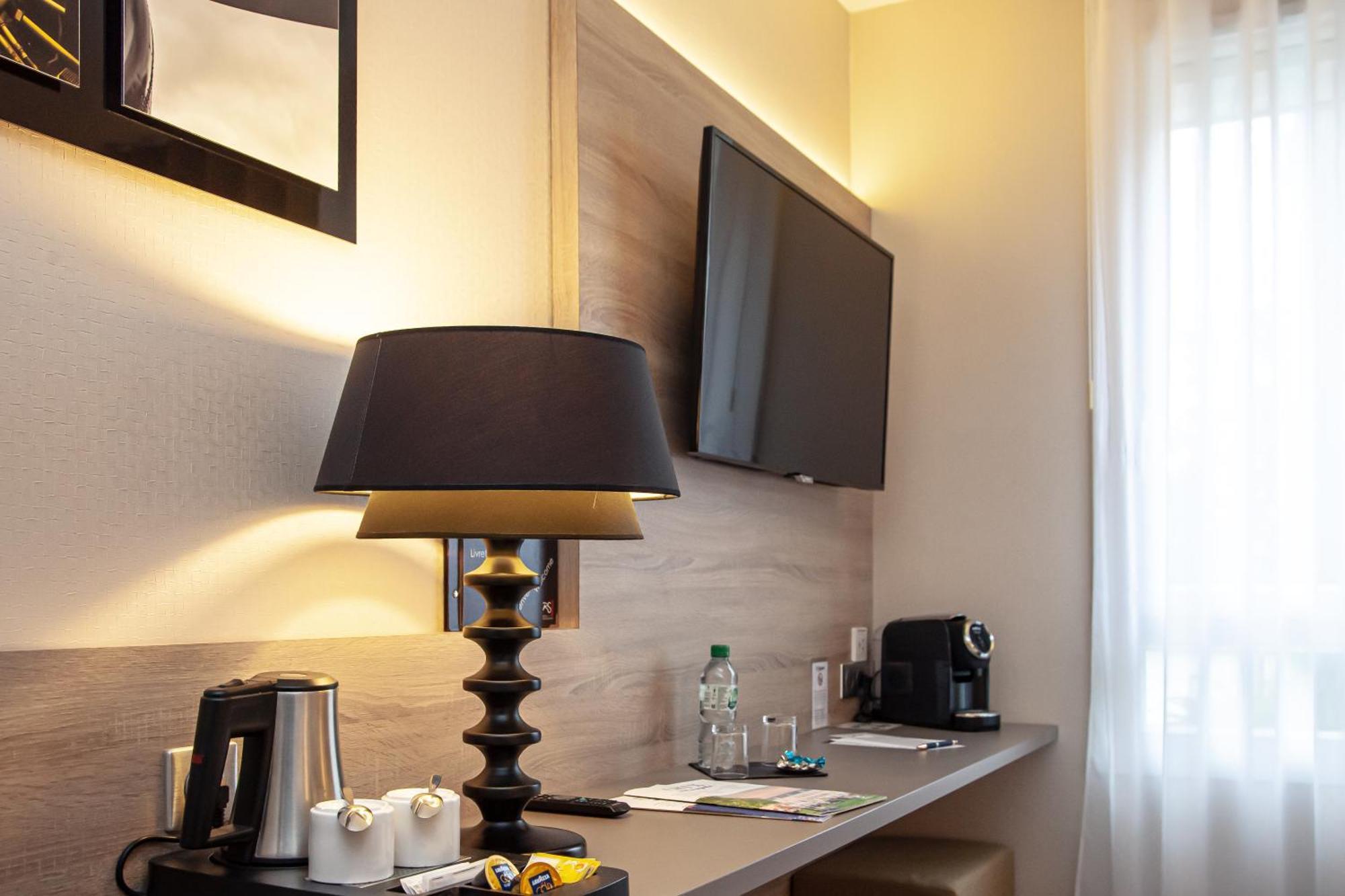 Logis Hotel Relais Saint Jacques - Chateauroux Deols Экстерьер фото