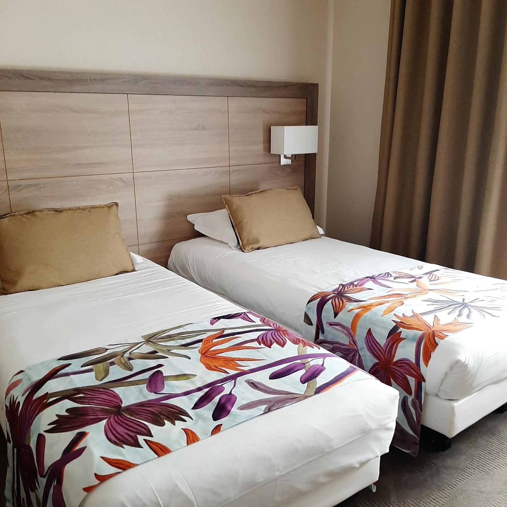 Logis Hotel Relais Saint Jacques - Chateauroux Deols Экстерьер фото